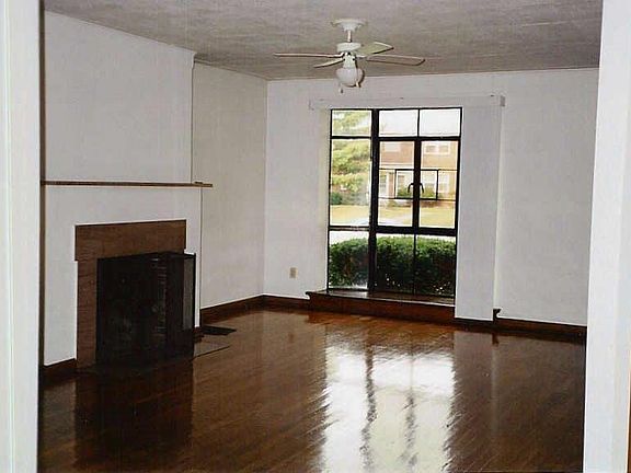 4th image of 1655 Northwest Blvd #D