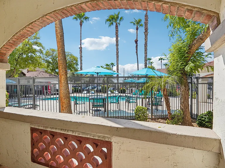 Del Mar Apartments — Photo 14