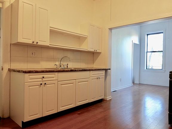 2nd image of 2121 S Ashland Ave #1R