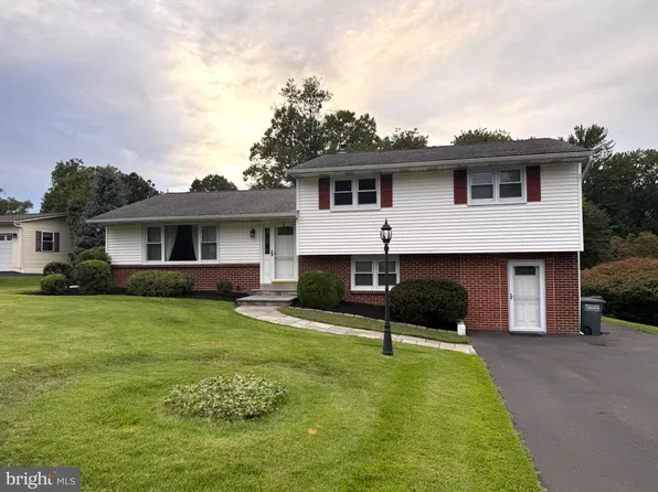 526 Buck Rd, Holland, PA 18966