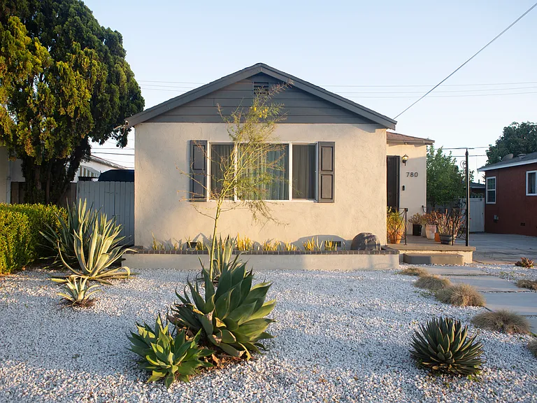 780 W Riggin St — Photo 2