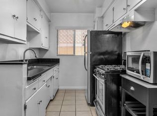 Great unit steps away from Montana!, Santa Monica, CA 90403