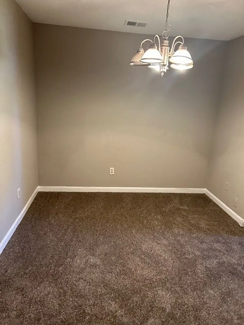 Coming Soon! Do Not Miss This Opportunity! Beautiful Ranch In A Quiet Neighborhood — Photo 4
