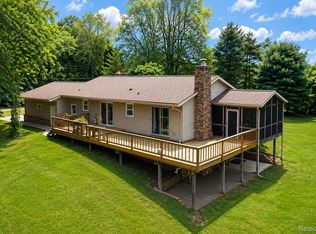 6776 Farley Rd, Pinckney, MI 48169