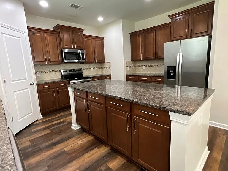 109 Redrock Ct — Photo 12