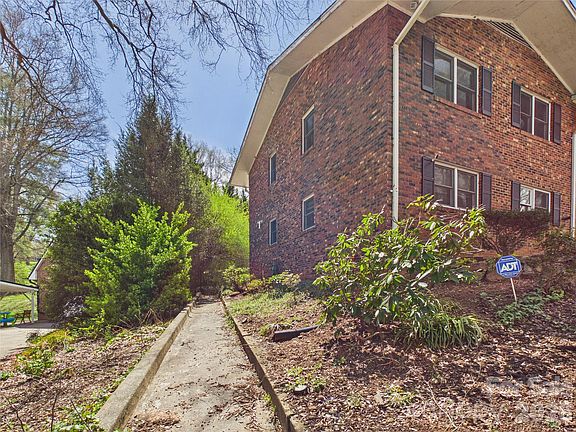 2nd image of 119 Creekside Dr