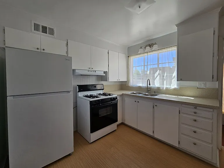 2412 Rosina St — Photo 9