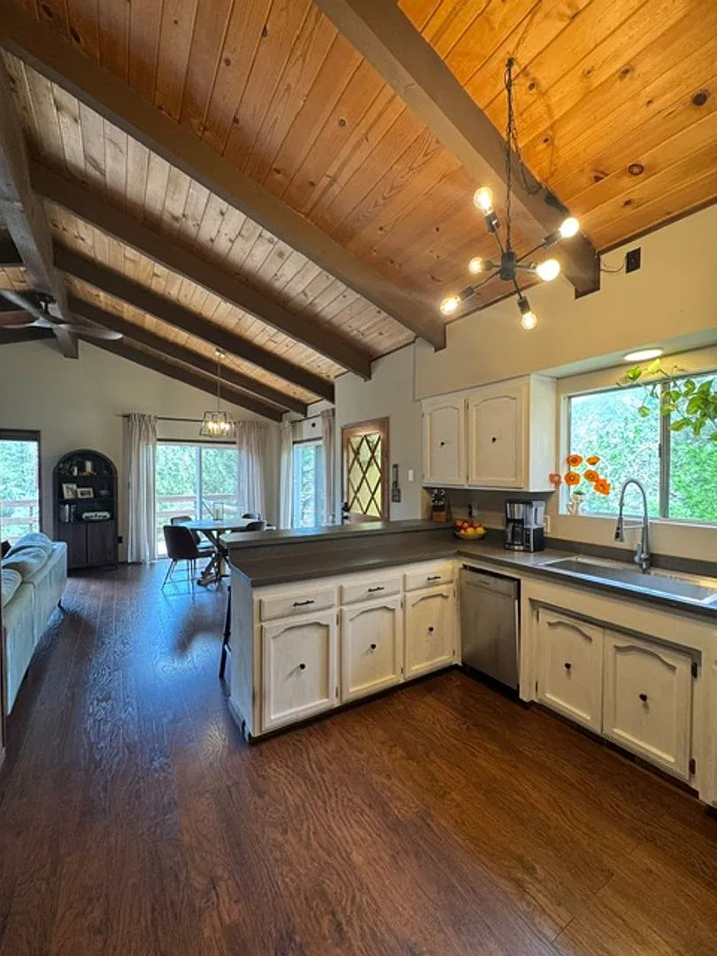 Fully Furnished 3 Bedroom Mountain Cabin with Garage, Large Deck & Scenic Views — Photo 3