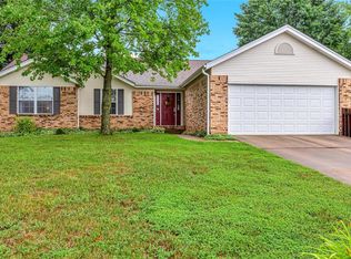3044 Country Knoll Dr, Saint Charles, MO 63303