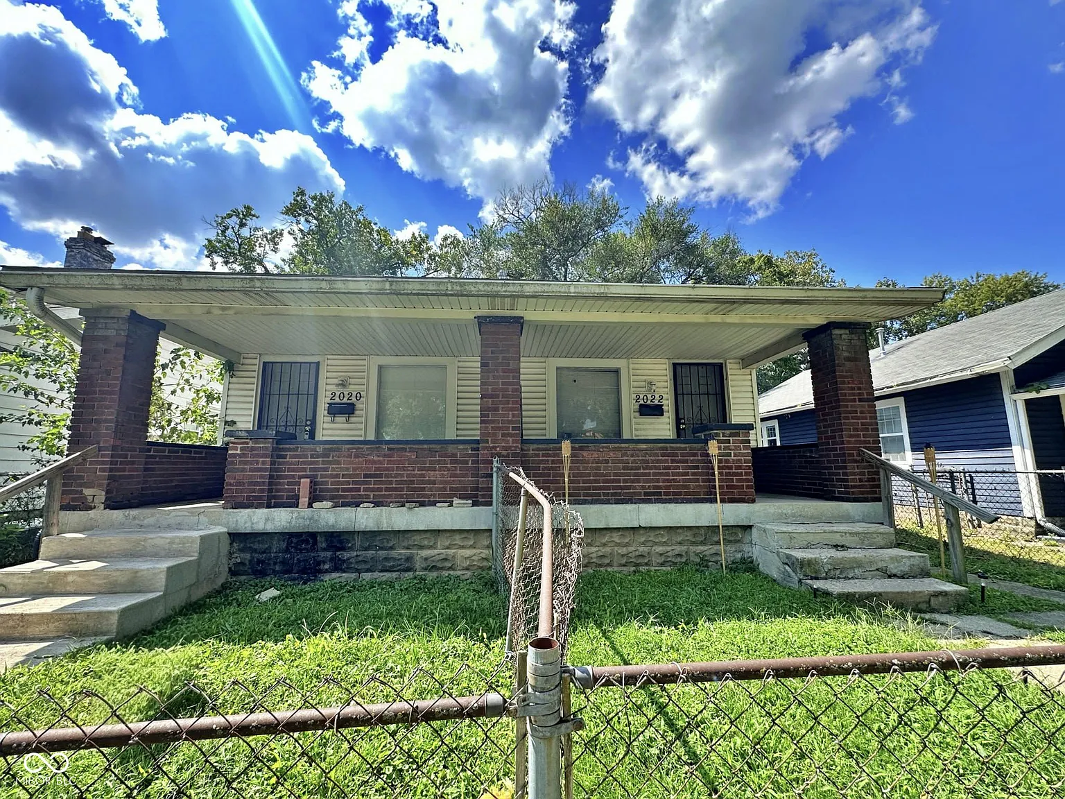 2 bed, 1.0 bath, 1750 sqft, $949 — Photo 1