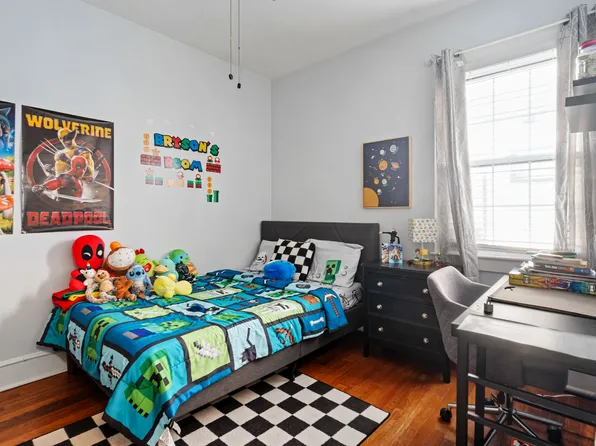 1041 Stonewall Lane image 10 of 48