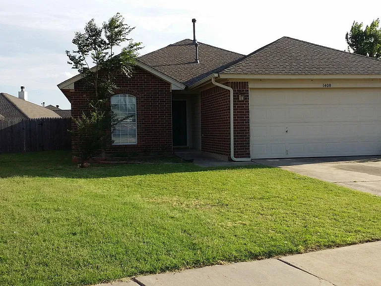 1408 Buena Vista Cir — Photo 1