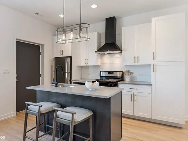 1244 W Huron St #1-C — Photo 5