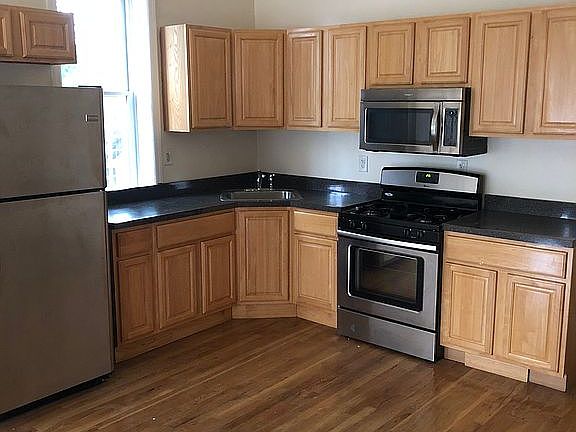 5th image of 645 Belmont Ave