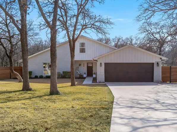 215 Bob White Ct, Burleson, TX 76028