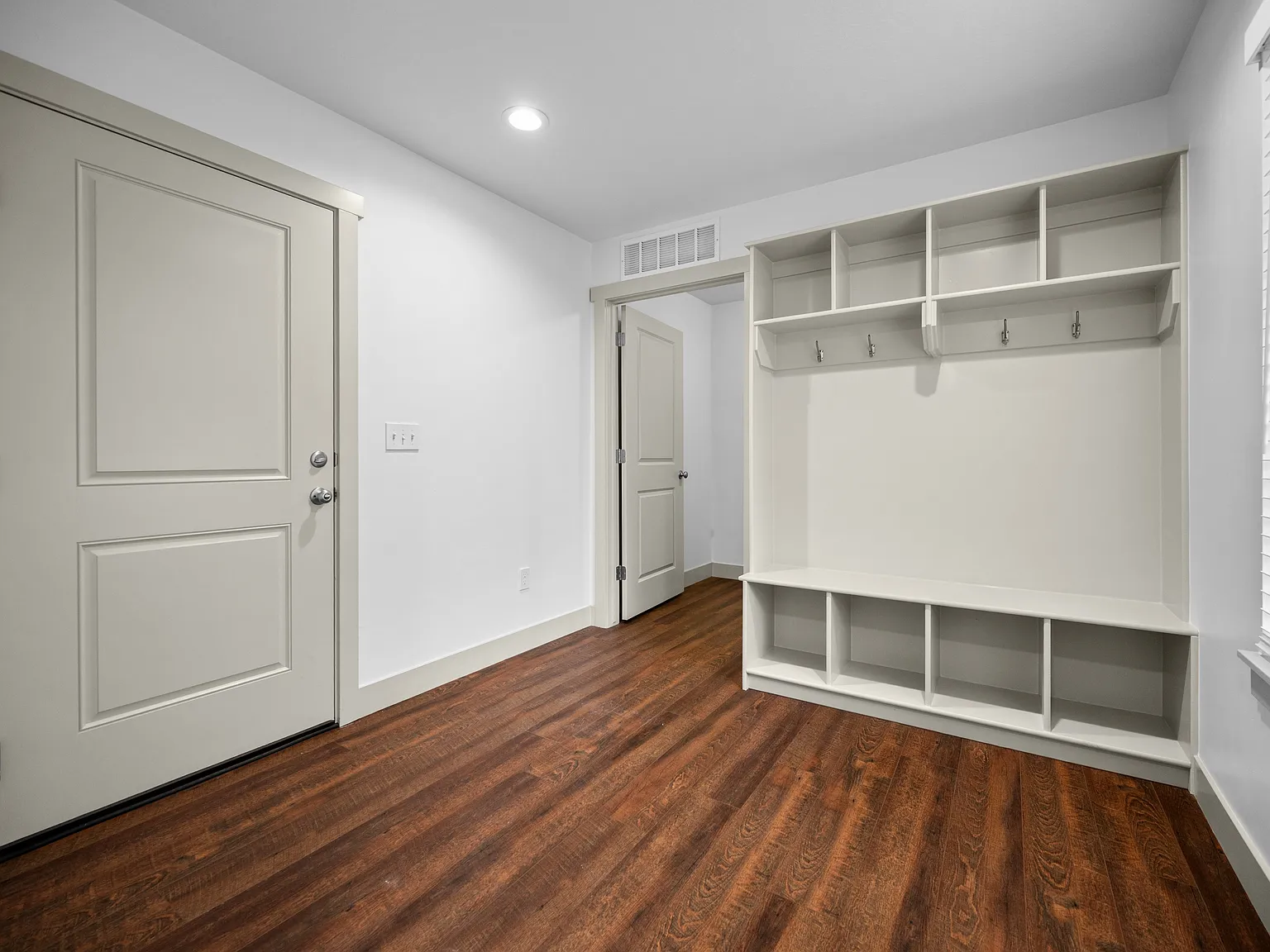 3 bed, 2.5 bath, 1627 sqft, $1,800 — Photo 4