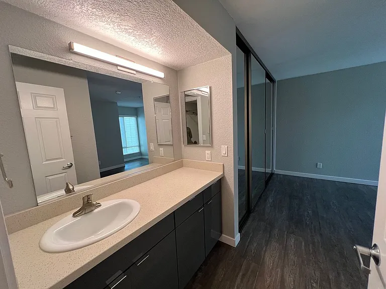 River House Apartments — Photo 64