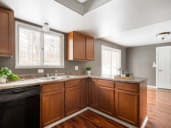 4th image of 1023 W Dun Grazin Dr