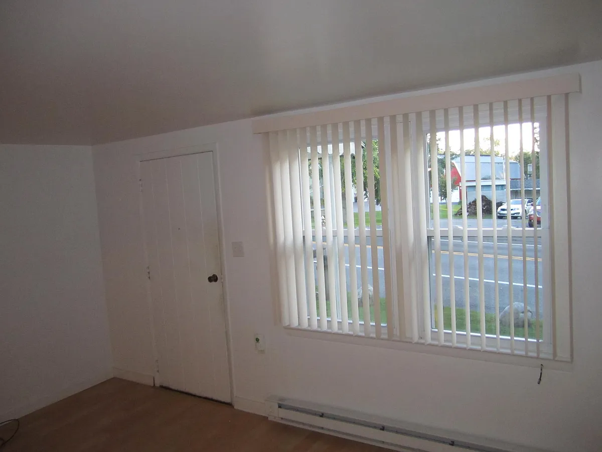 Building Photo - 4215 Sullivan Trl #C