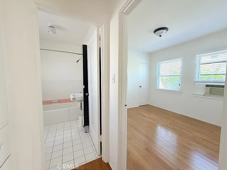 141 N Kenwood St #B — Photo 5