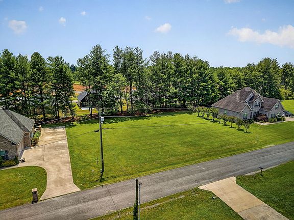 3rd image of 139 Chestnut Oak Ave