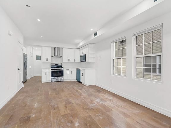3rd image of 21616 104th Ave