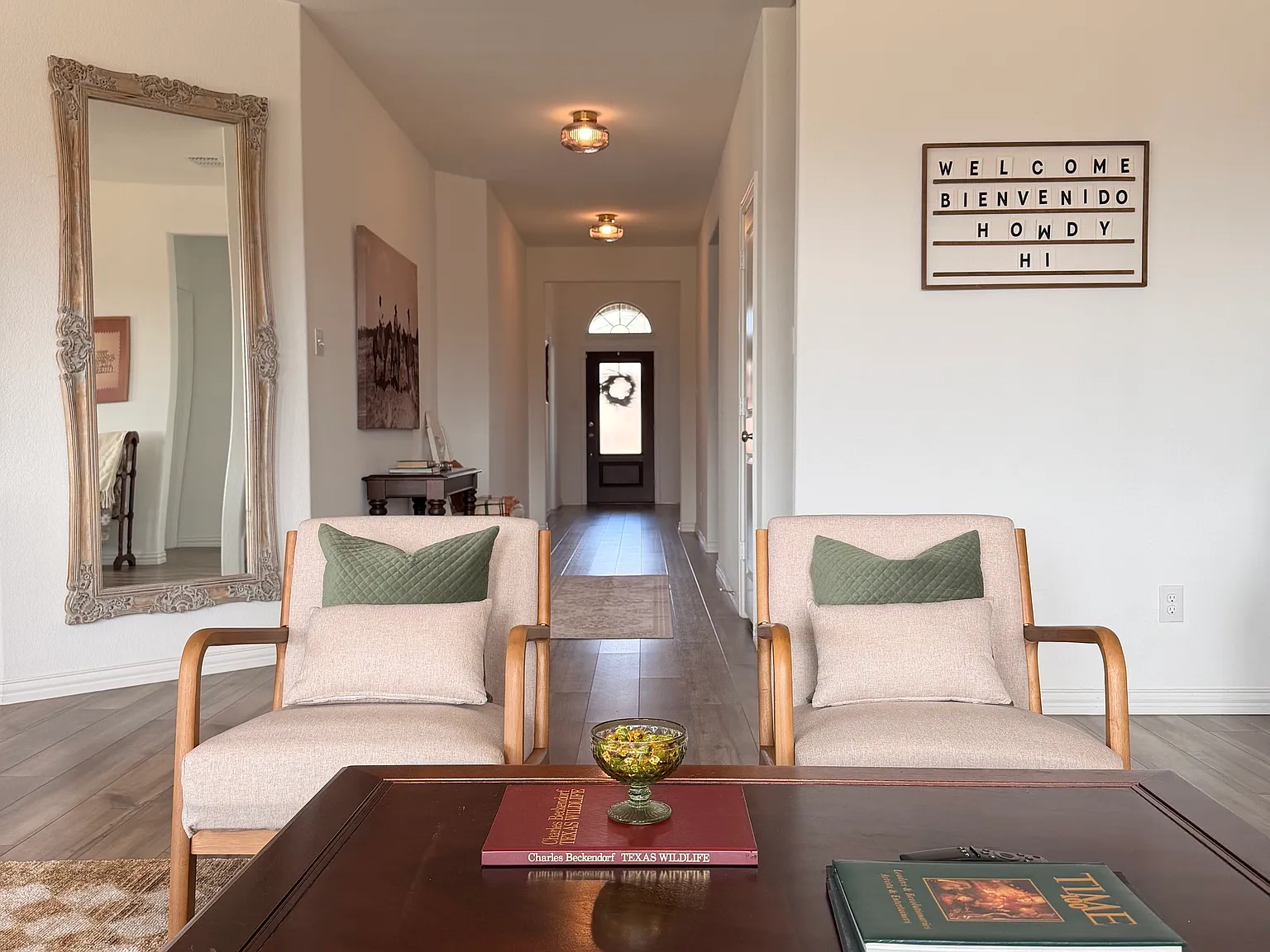 4 bed, 2.5 bath, 2500 sqft, $3,500 — Photo 4