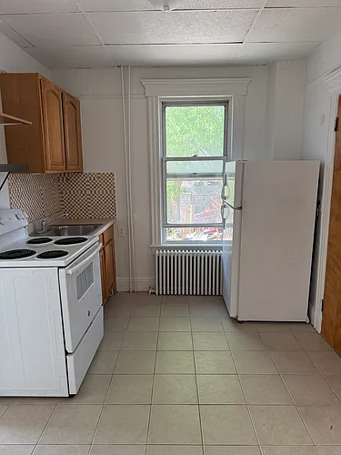 1650 John St #1 Photo 1