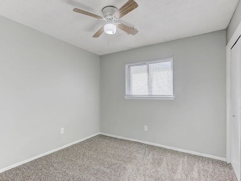 302 N Briarwood St — Photo 9