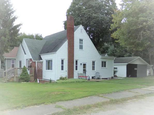 96 Westwood St, Hillsdale, MI 49242