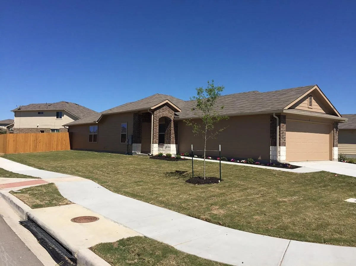 601 Pinnacle Drive — Photo 2