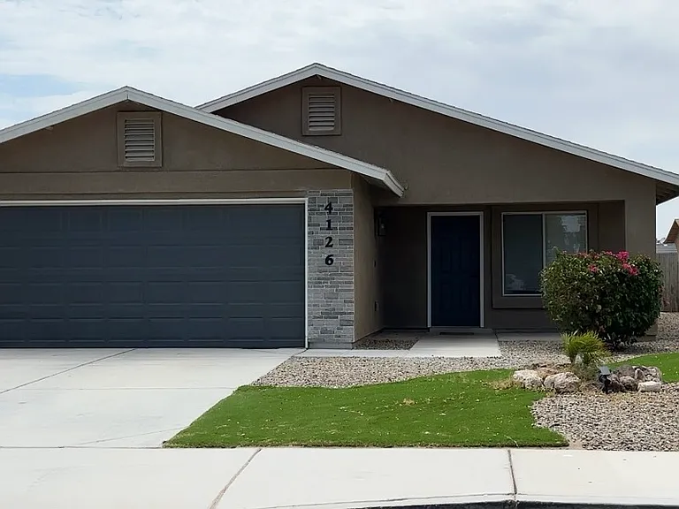 4126 S Cedar Ave — Photo 1