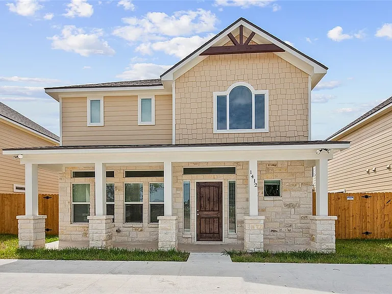 1410 Holleman Dr — Photo 1
