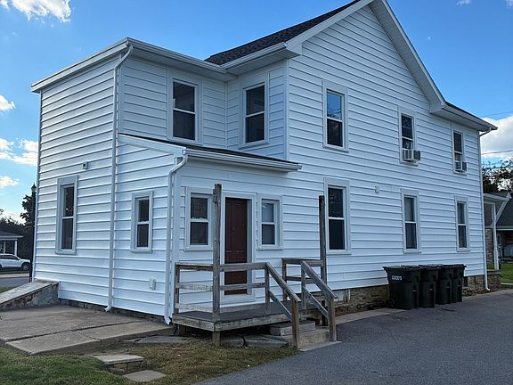 2nd image of 124 W Willow Rd