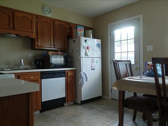 3rd image of 10164 Oak Leaf Dr