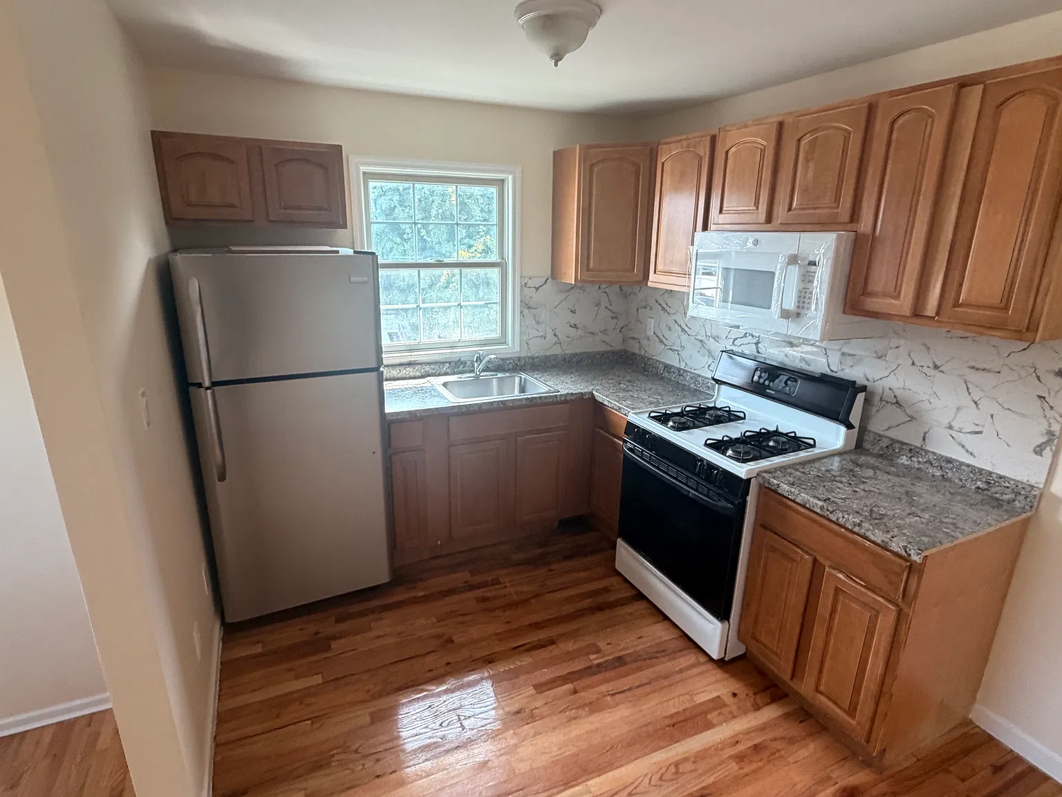3 bed, $3,800 — Photo 2