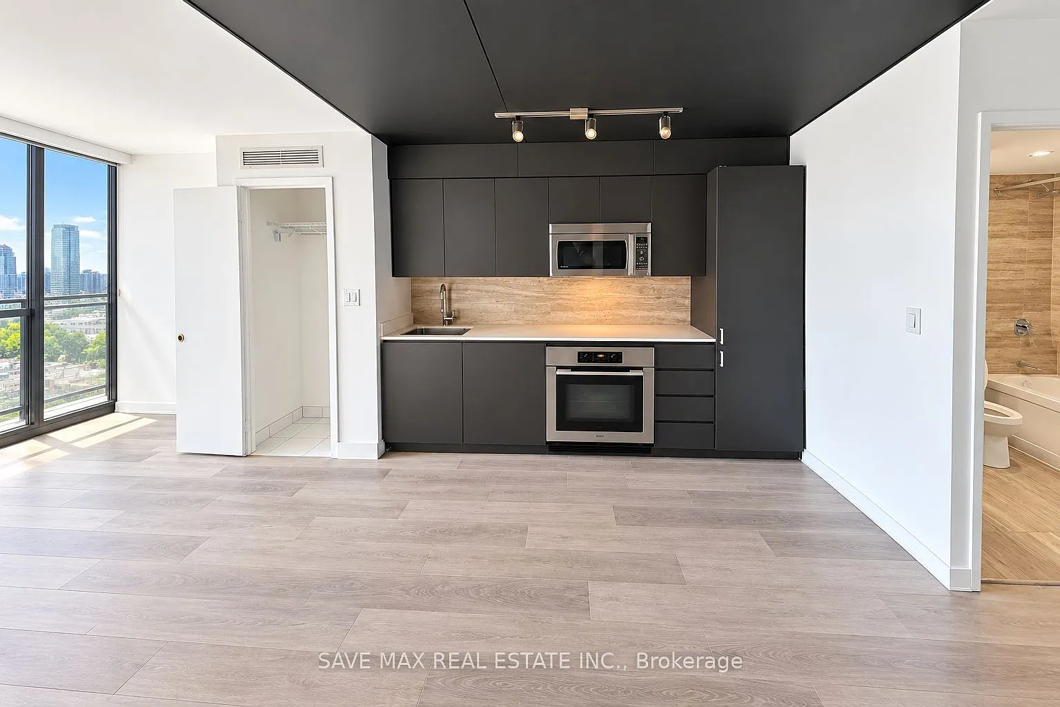 2 bed, $2,900 — Photo 1