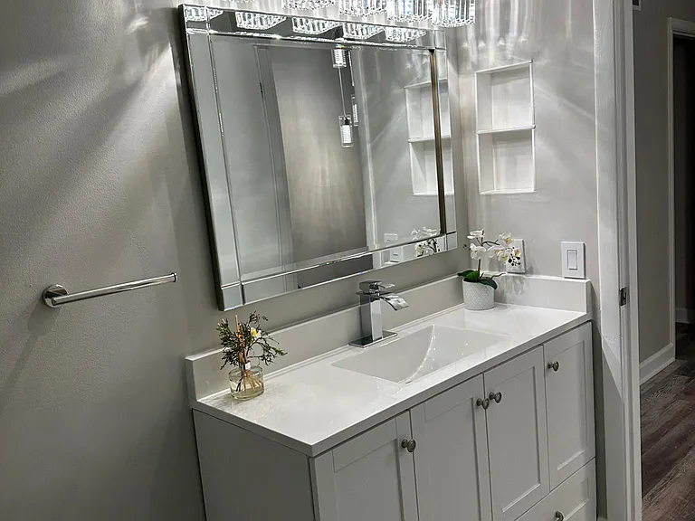 Upstairs full bath