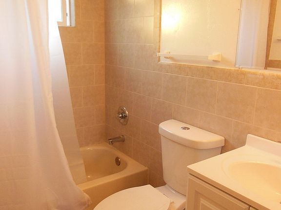 3rd image of 619 Stambaugh St APT 2