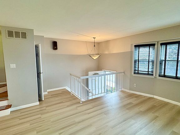 4th image of 179 Lewiston St #1