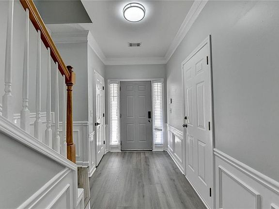 5th image of 3977 Howell Park Rd