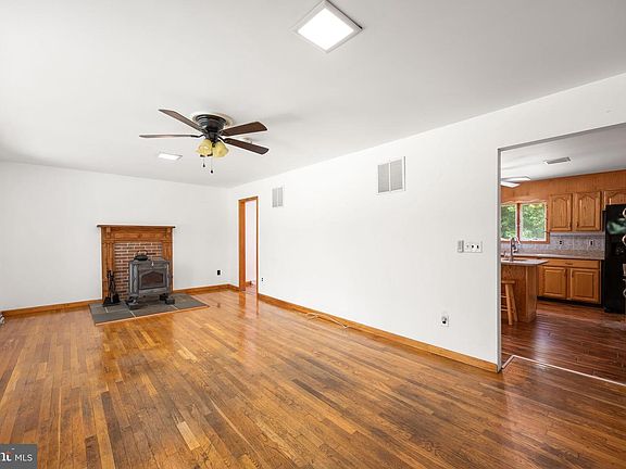 5th image of 10625 Riverton Rd