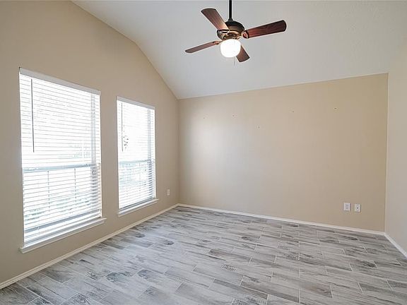 4th image of 21579 Kings Bend Dr