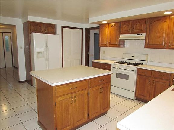 3rd image of 4013 Sloanwood Dr