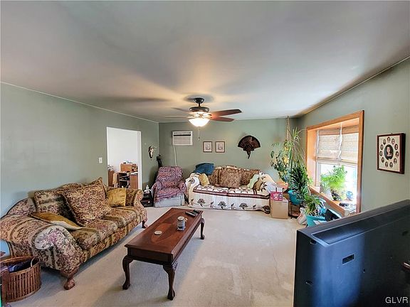 3rd image of 3001 Eisenhower Dr