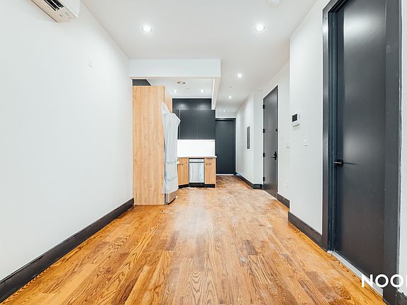 2nd image of 893 Willoughby Ave #2D