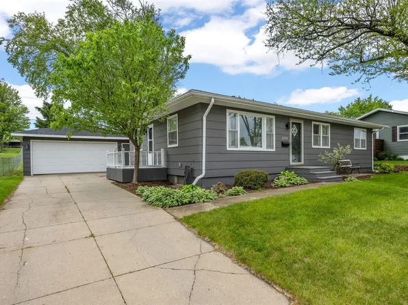 2765 23rd Ave, Marion, IA 52302