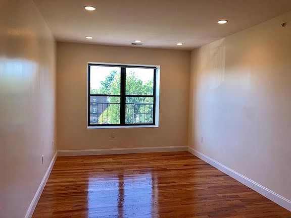 4th image of 95 N Walnut St APT 406