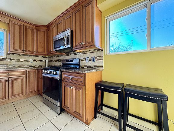 5th image of 378 Hylan Blvd