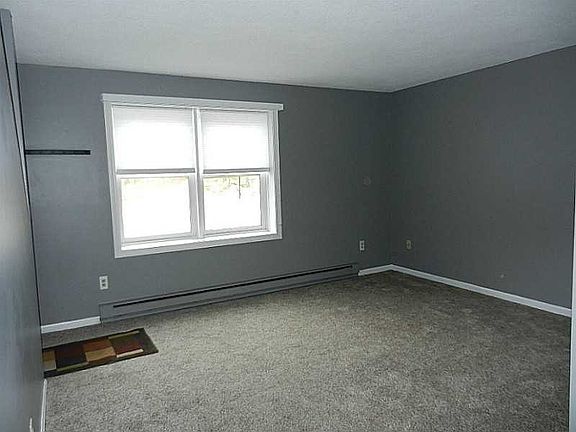 5th image of 11 Niblick Cir #11